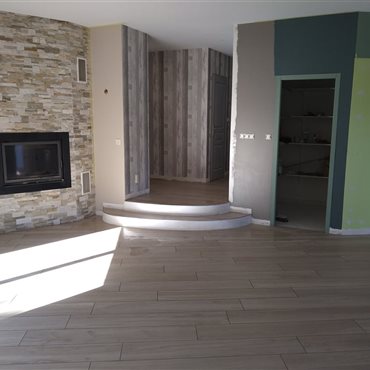 Pose de carrelage sur les sols d'appartement neuf à Millau et ses alentours