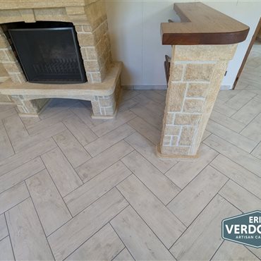 Pose de carrelage en chevron sur sol à Millau, Aveyron