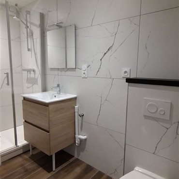 Douche à l'italienne, carrelage et faiences en neuf et rénovation, artisan carreleur à Millau Eric Verdonck