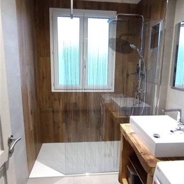 Pose de faiences, carrelage pour salle de bain et toilette, à Millau en Aveyron par Eric Verdonck