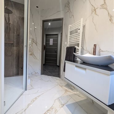 Artisan carreleur à Millau pour vos salles de bains, toilettes en neuf ou rénovation, Eric Verdonck